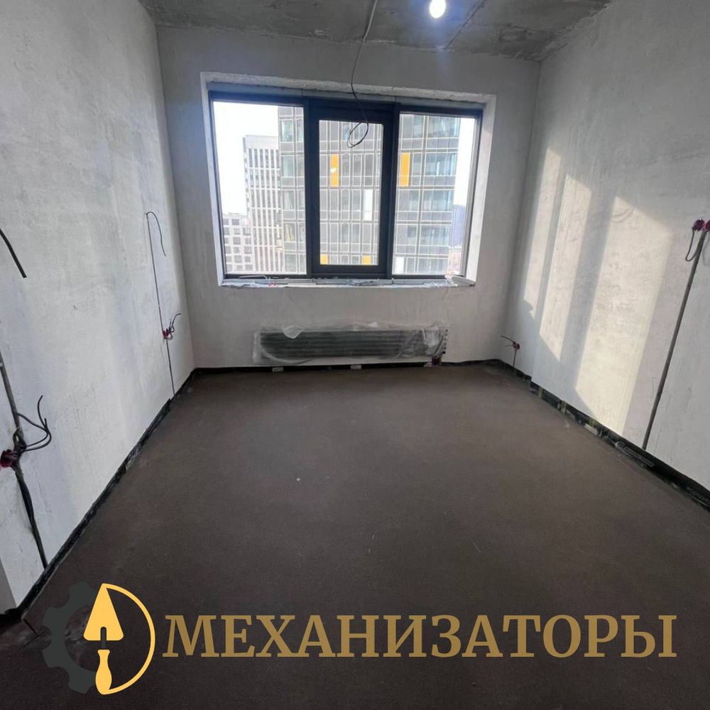Стяжка пола в комнате с фигурным окном в ЖК Хэдлайнер