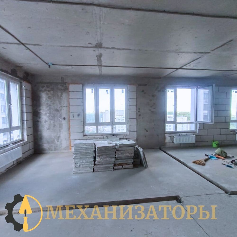 Черновая отделка комнаты с тремя окнами