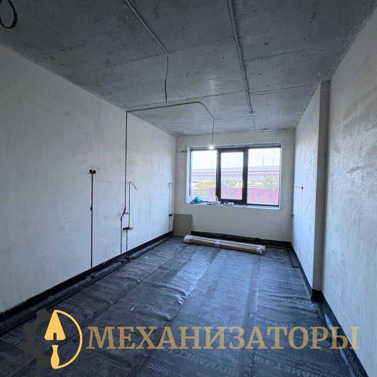 Комната в новостройке перед началом работ - бетонные стены